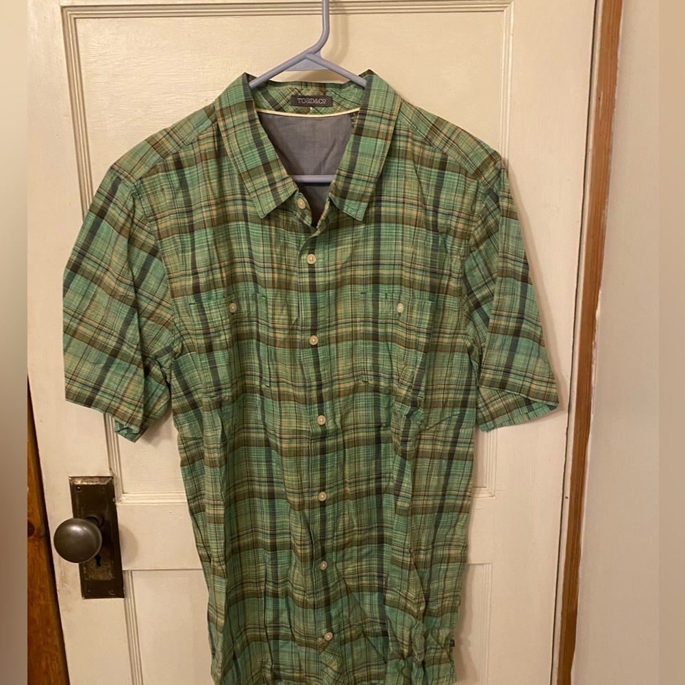 Large green plaid short sleeve button up. Toad & CO